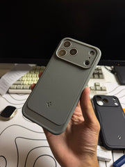 Spigen 1:1 Rugged Armor MagSafe Case 17 Pro Max