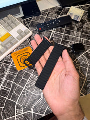 Apple silicone magnetic strap black