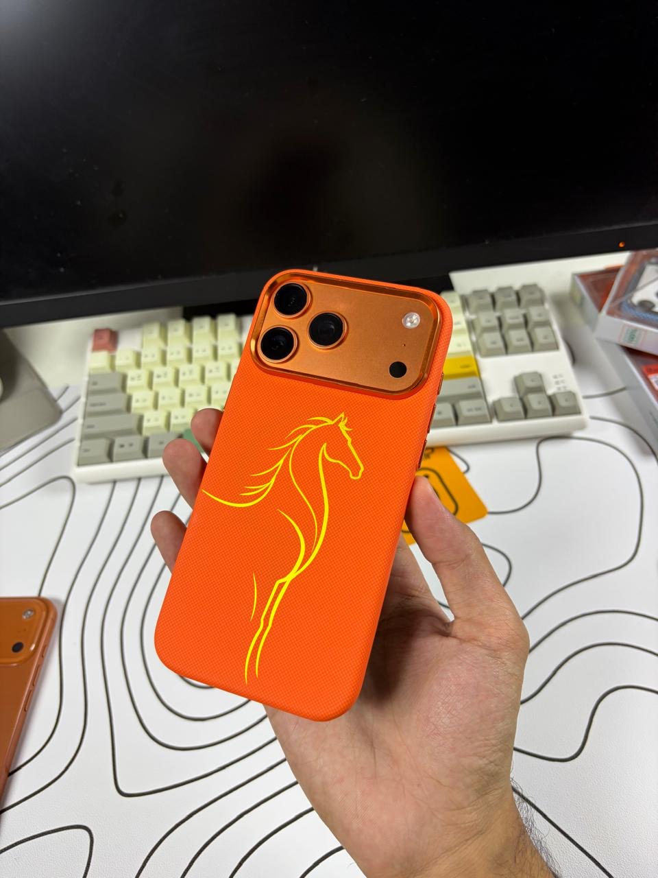 Luxo Orange Horse Design Carbon MagSafe Case