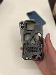 SKULL CASE TITANIUM COLOUR