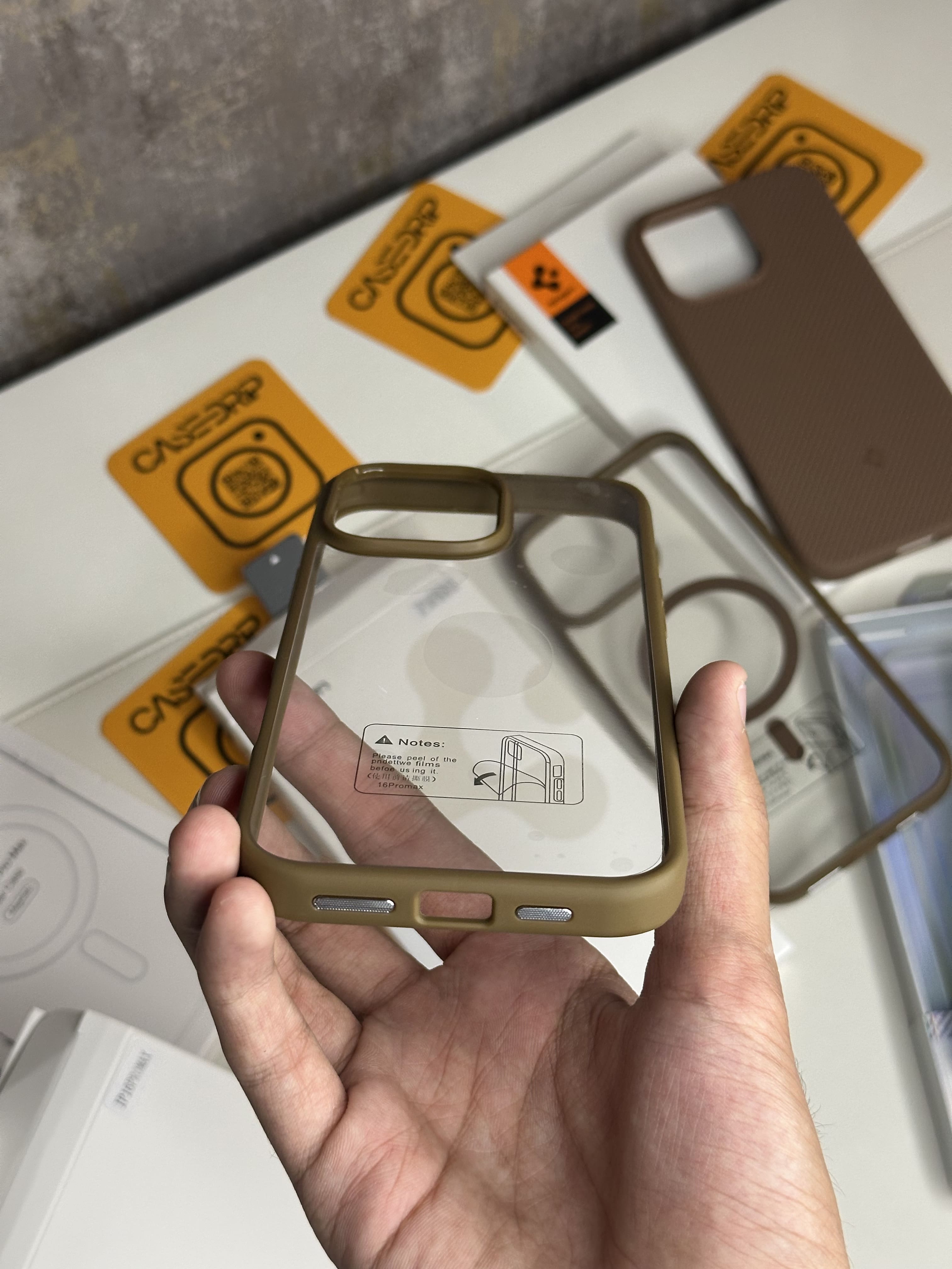 Spigen clear bordered case desert