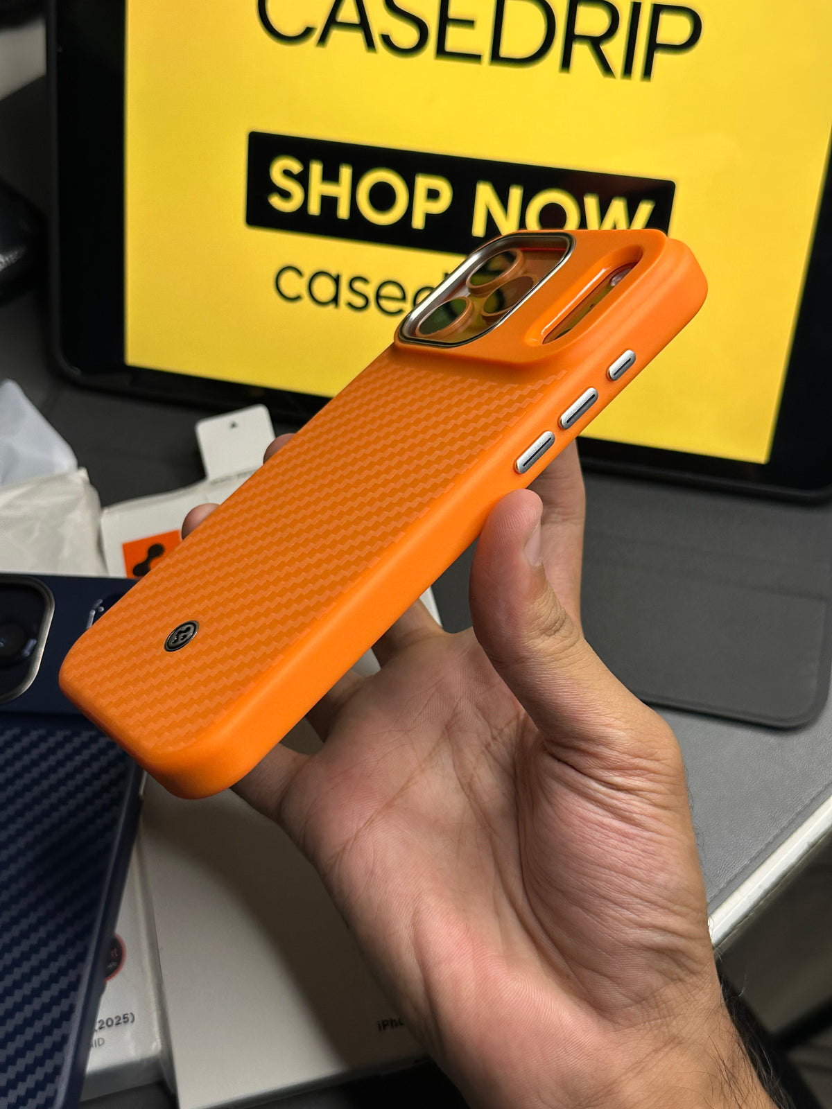 Spigen Enzo Carbon Leather Case 17 Series