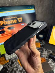 Luxo Black Carbon Pattern with MagSafe 17 Pro Max