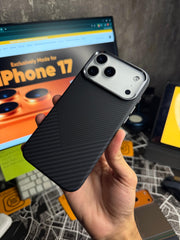 Luxo Black Carbon Pattern with MagSafe 17 Pro Max