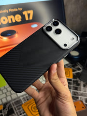 Luxo Black Carbon Pattern with MagSafe 17 Pro Max