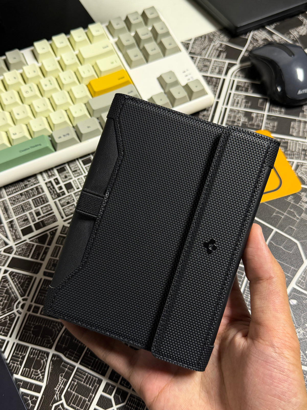Spigen Passport holder full wallet