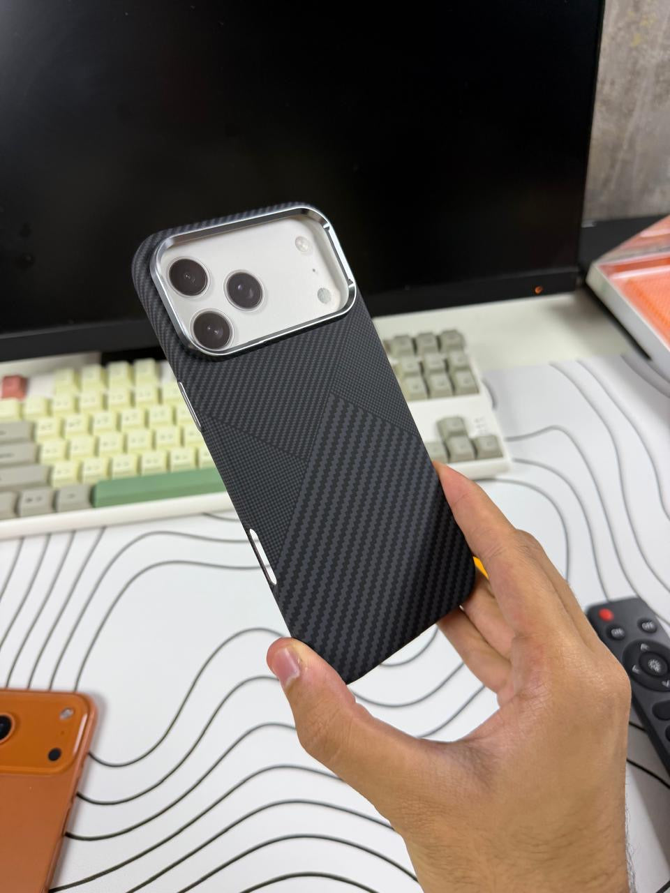 Luxo Black Carbon Pattern MagSafe Cases