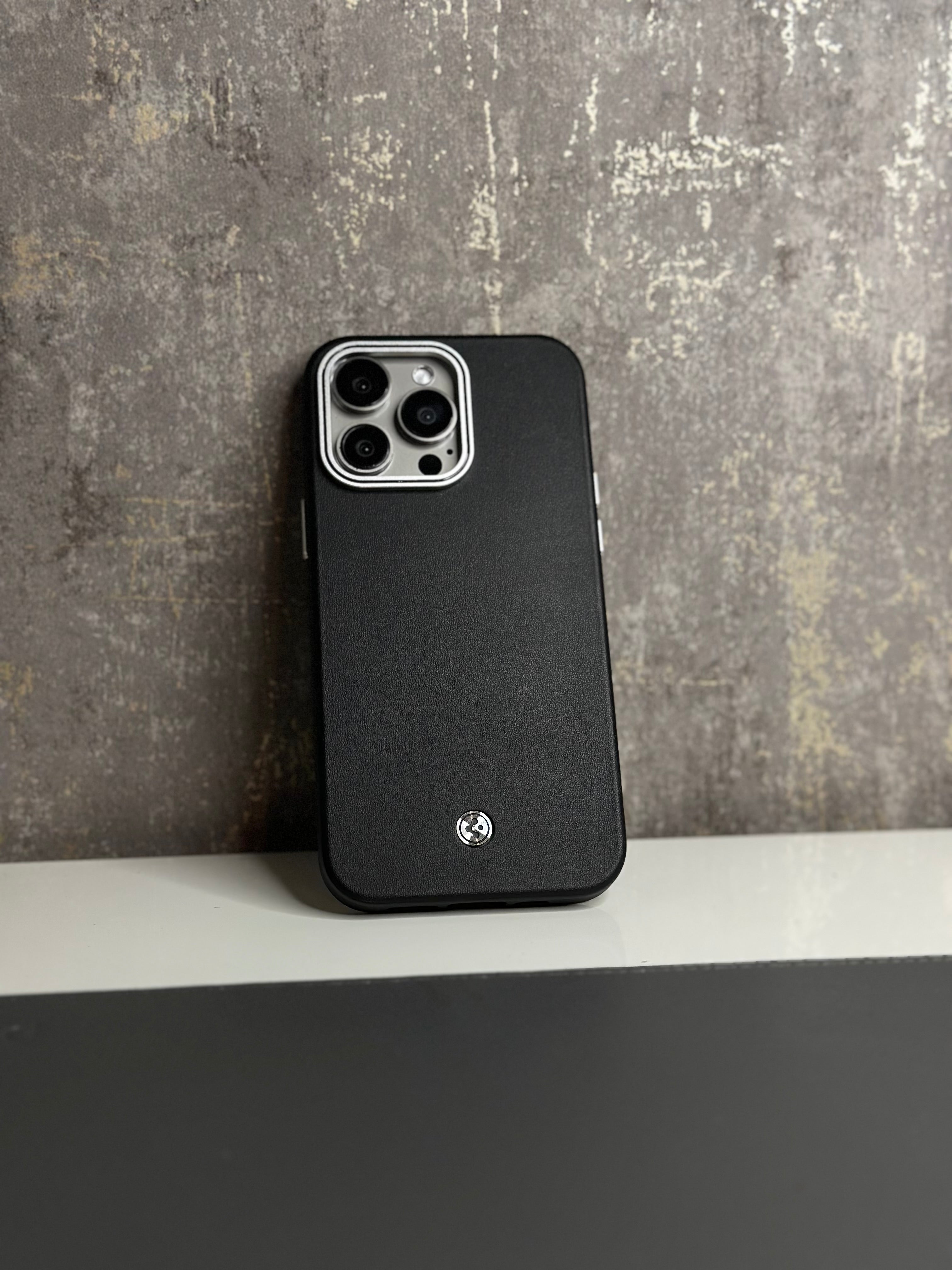 Spigen enzo leather magsafe