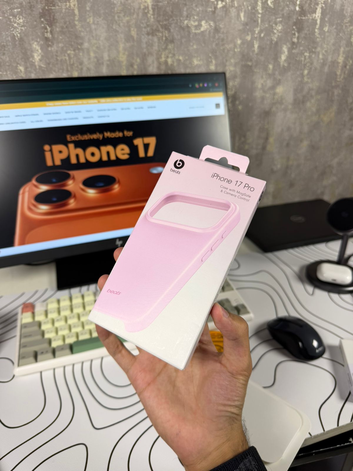Beats 1:1  Plain Silicone Magsafe Case 17 Pro and 17 Pro Max